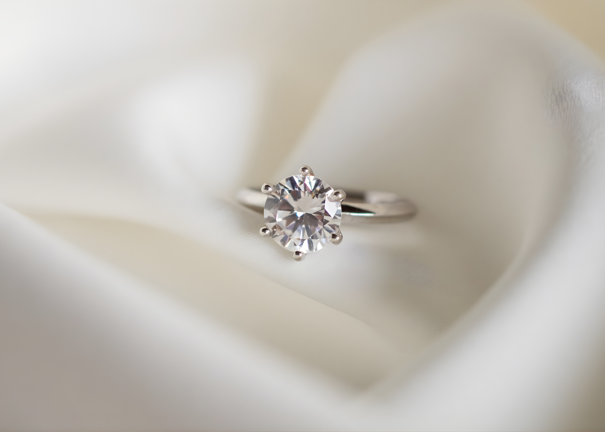 Gold vs. Silver: A Guide to Choosing Your Perfect Metal